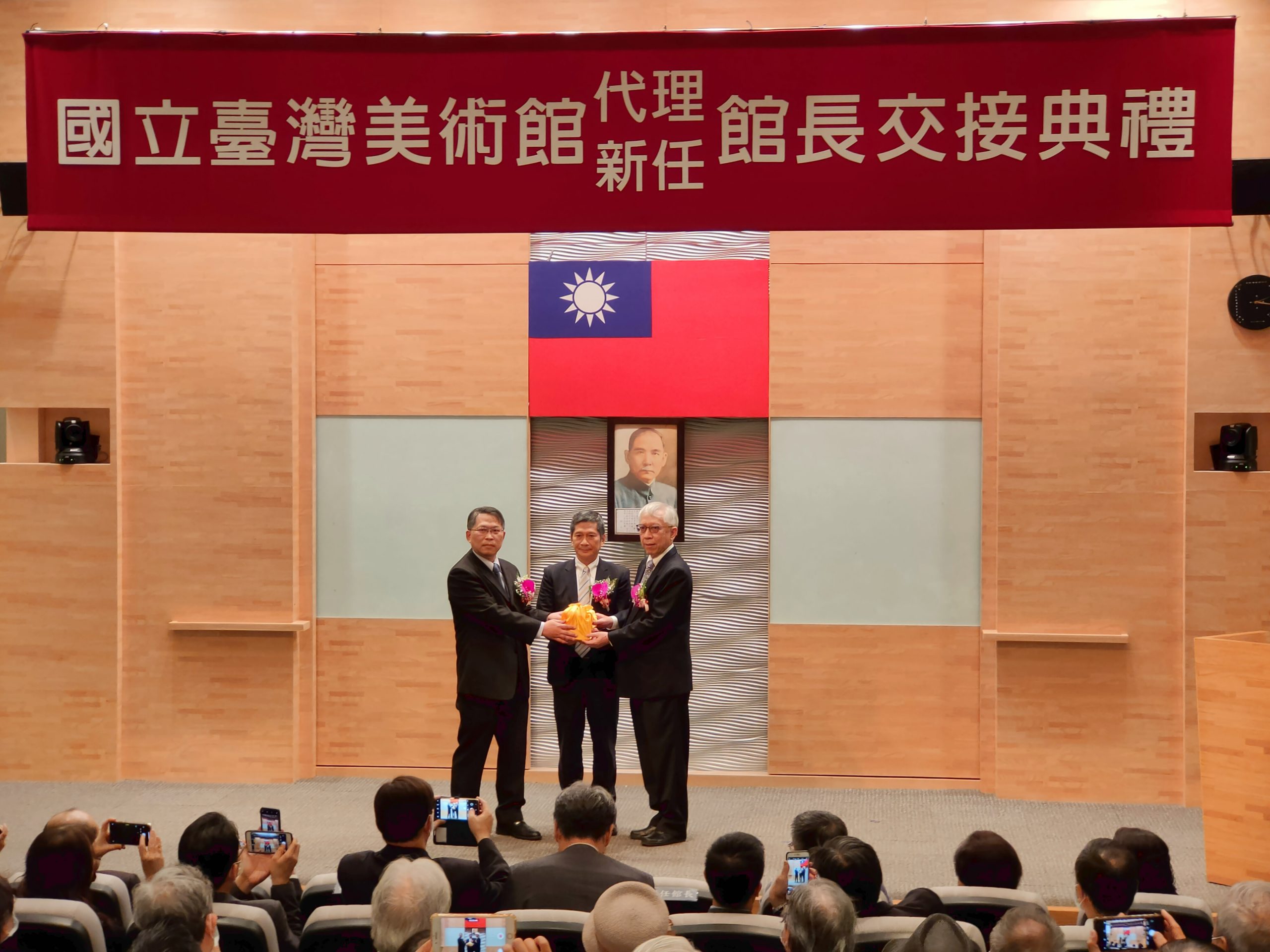 Read more about the article 前國父紀念館館長梁永斐新任國美館館長 不忘客家初心 全力開創新面貌