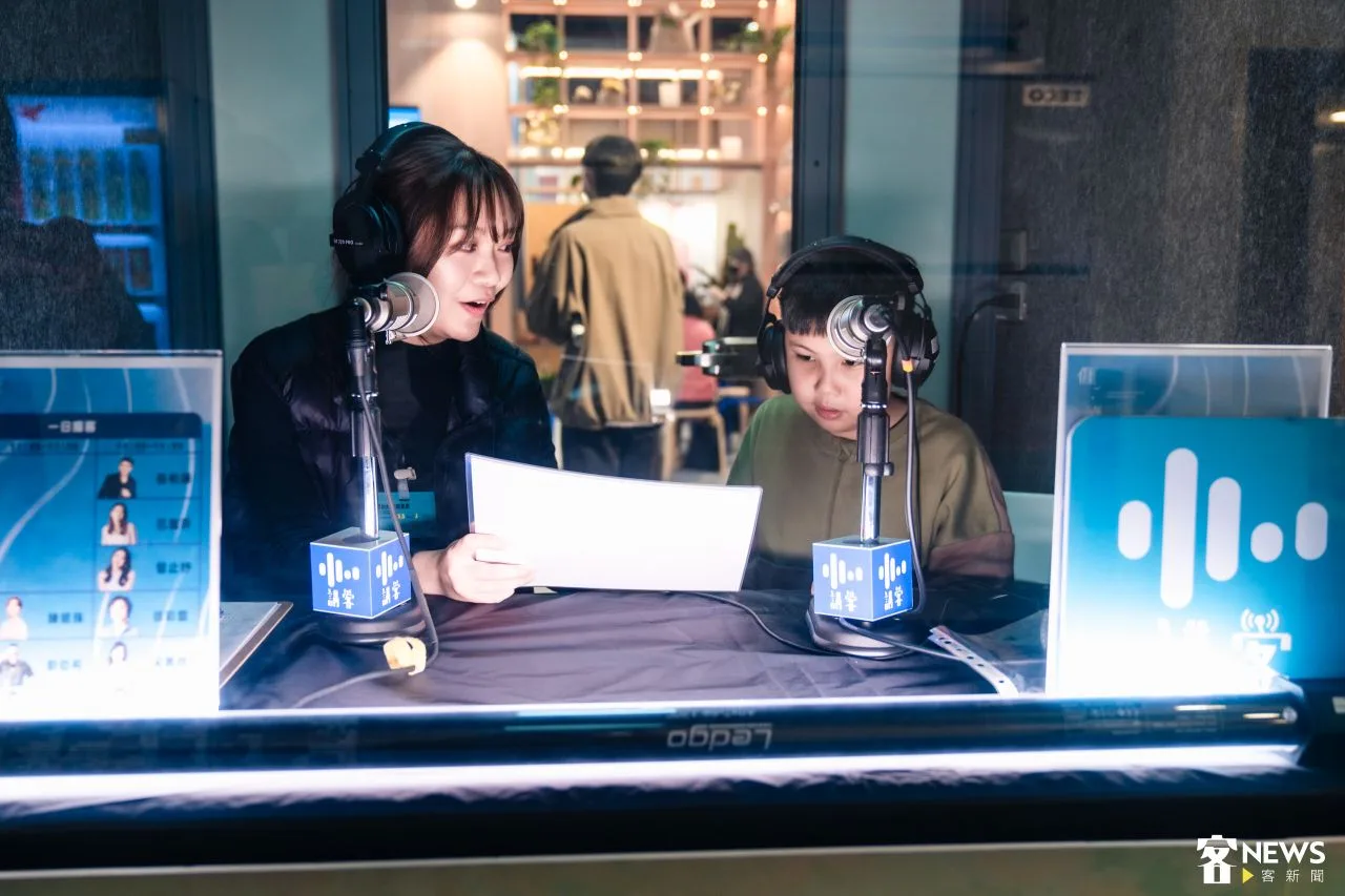 Read more about the article 書展限定／「一日播客」　民眾講客廣播、隨收錄音檔